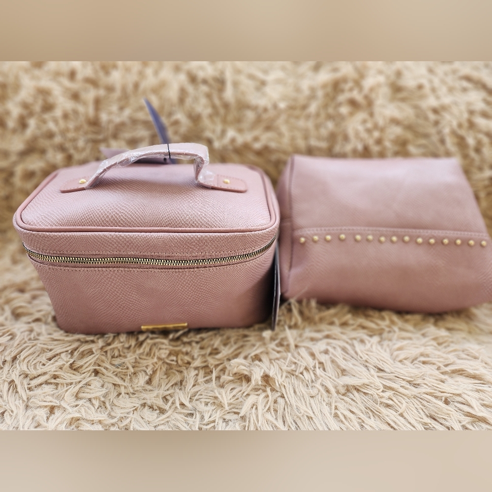 Adrienne Vittadini Cosmetic travel bags